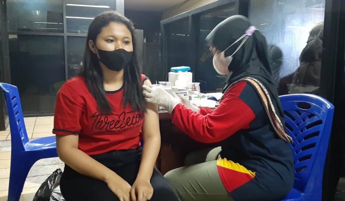 Vaksinasi Pedagang Pasar Tradisional (2)